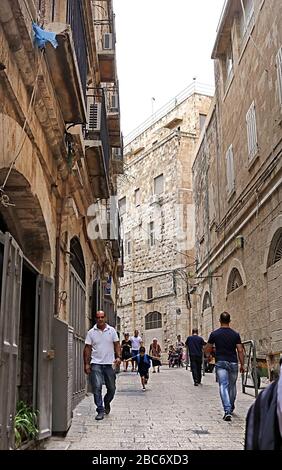 JÉRUSALEM, ISRAËL - 20 SEPTEMBRE 2017 : rue de la vieille ville de Jérusalem Banque D'Images