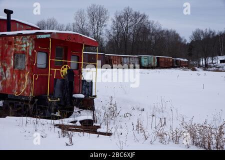 Vieux trains dans la neige Banque D'Images