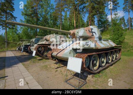 PAROLA, FINLANDE - JUIN 2017 : les chars soviétiques de la deuxième Guerre mondiale au musée du Tank, un jour ensoleillé d'été Banque D'Images