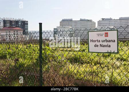 Le verger urbain du quartier de Navia signe le 19 février 2020 dans la ville de Vigo, Pontevedra, Espagne. Banque D'Images