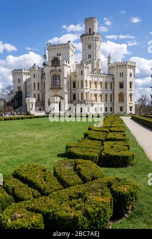 Extérieur du château historique Château Hluboka à Hluboka nad Vltavou, République tchèque, jour d'été ensoleillé Banque D'Images