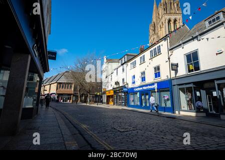 Truro, Cornwall, Royaume-Uni, 02/04/2020. Cornwalls la plus grande ville commerçante, Truro, a déserté pendant la haute saison à cause du virus Corona. Banque D'Images