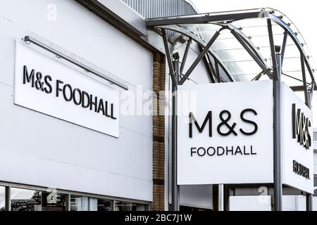 Marks and Spencer Foodhall, M and S foodhall, logo à l'extérieur du magasin, Irvine, Écosse, Royaume-Uni Banque D'Images