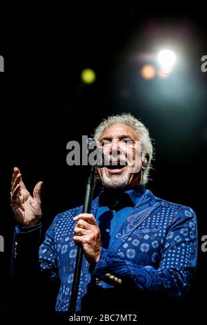 Skanderborg, Danemark. 11 août 2018. Le chanteur et compositeur gallois Tom Jones organise un concert en direct lors du festival de musique danois SmukFest 2018. (Crédit photo: Gonzales photo - Lasse Lagoni). Banque D'Images