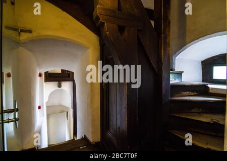 Son / Roumanie - 10 mai 2019: Château médiéval de earl Vlad Dracula à Bran. Château de Dracula, Brasov, Transylvanie. Point de repère de voyage le plus visité. Banque D'Images