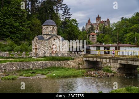 Son / Roumanie - 10 mai 2019: Château médiéval de earl Vlad Dracula à Bran. Château de Dracula, Brasov, Transylvanie. Point de repère de voyage le plus visité. Banque D'Images