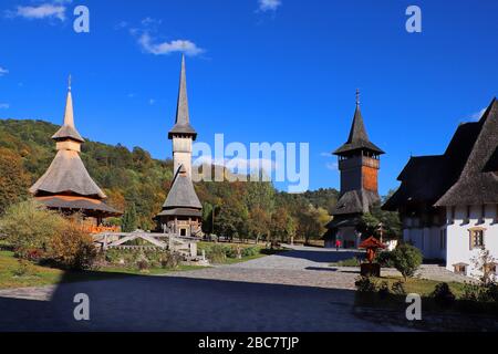 Églises en bois au monastère de Barsana en Roumanie Banque D'Images