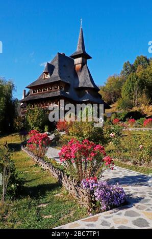 Église en bois du monastère de Barsana en Roumanie Banque D'Images