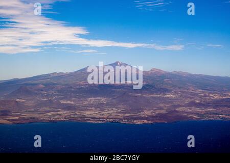 Vue aérienne d'un avion à la plus haute montagne de Tenerife, le Mont Teide, Pico del Teide Banque D'Images