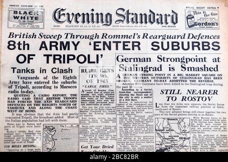 '8ème armée 'entrer banlieue de Tripoli' soirée Standard WWII journal britannique titre le 22 janvier 1943 à Londres Angleterre Royaume-Uni Banque D'Images