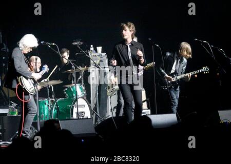 Windows entaché avec l'ancien guitariste Smashing Pumpkins James Iha, Hanson chanteur/keyboardiste Taylor Hanson, Fountains de Wayne bassin Adam Schlesinger et bon marché Trick drummer Bun E. Carlos se présentant au Borgata à Atlantic City, New Jerseiy le 2 mai 2009. Crédit: Scott Weiner/MediaPunch Banque D'Images