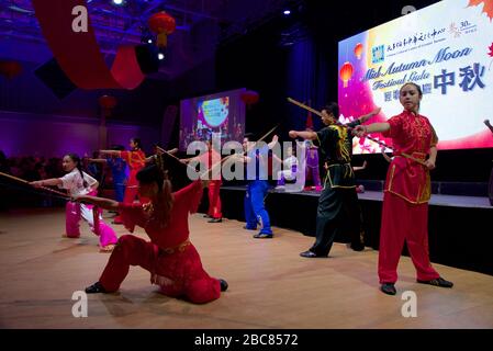 Spectacle d'art martial chinois au festival de la Lune de mi-automne au Centre communautaire chinois de Toronto Banque D'Images