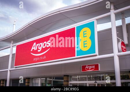 Argos Store, grand détaillant britannique de haute rue - logo extérieur / signalisation - Londres Banque D'Images