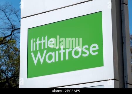 Little Waitrose - version locale de la chaîne britannique de supermarchés - logo extérieur / signalisation - Londres Banque D'Images