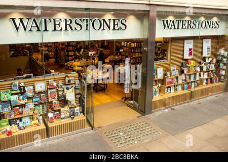 Waterstones, emblématique marque britannique High Street Bookshop - logo extérieur / signalisation - Londres Banque D'Images