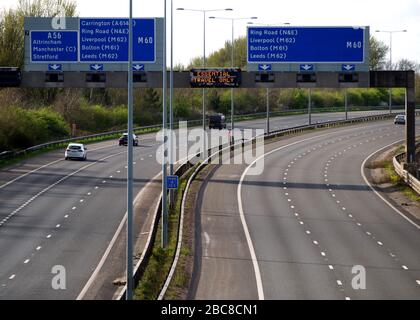 Trafic léger sur l'autoroute M60 de Manchester pendant le verrouillage Banque D'Images