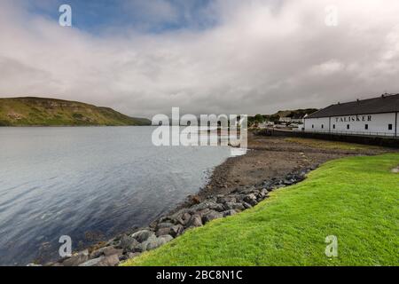 Talisker Distillery, Carbost, Loch Harport, île de Skye, Écosse Banque D'Images