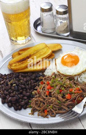 Plat vénézuélien traditionnel appelé Pabellon Criollo Banque D'Images