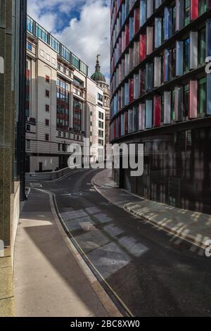 Une rue déserte dans le centre de Londres pendant la crise de santé pandémique du coronavirus au Royaume-Uni. Banque D'Images