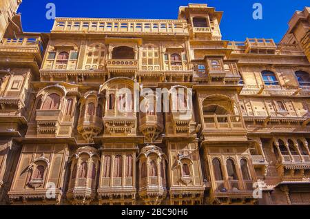 JAISALMER, INDE – 30 NOVEMBRE 2019 : le Patwon ki Haveli est le plus grand Haveli de Jaisalmer, Rajasthan, il a été construit en 1805. Banque D'Images