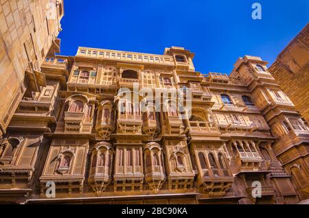 JAISALMER, INDE – 30 NOVEMBRE 2019 : le Patwon ki Haveli est le plus grand Haveli de Jaisalmer, Rajasthan, il a été construit en 1805. Banque D'Images