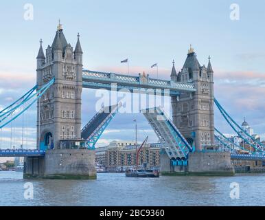 Tower Bridge, London, England, UK Banque D'Images