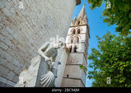 Statue et clocher Église de Santa Maria de Robines, Binissalem, Majorque, Baleares, Espagne Banque D'Images