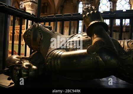 La tombe d'Edward de Woodstock le Prince Noir Fermer En haut de la tête Winchester Cathedral Winchester Angleterre Royaume-Uni Banque D'Images