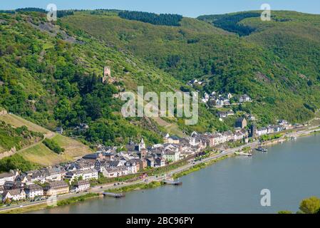 Vallée du Rhin moyen près de Kaub, vue du point de vue de K89, vous pouvez voir Kaub avec les châteaux de Gutenfels et Pfalzgrafenstein, qui fait partie de l''UNESCO W Banque D'Images