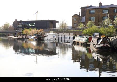 Canal des régents désertés à Kings Cross, pendant le verrouillage de la pandémie de coronavirus, dans le nord de Londres, au Royaume-Uni Banque D'Images