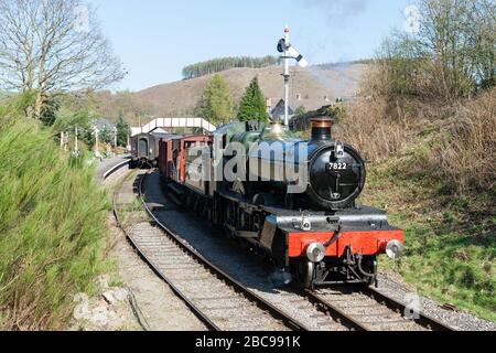 Un train à vapeur sur le chemin de fer de Llangollen Banque D'Images