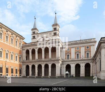 La loggia delle Benedizioni de la cathédrale du Saint-Sauveur et des Saints Jean-Baptiste et évangéliste du Latran. Rome, Italie Banque D'Images