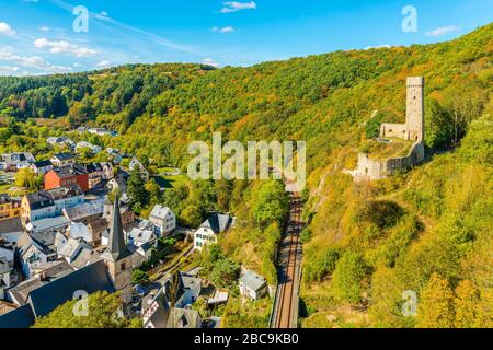 Philippsburg à Monreal, dans l'Eifel, 'plus beau village de Rhénanie-Palatinat', situé dans la vallée d'Elz, maisons à colombages bien préservées Banque D'Images