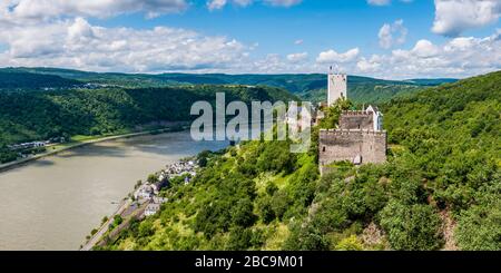 Château de Sterrenberg sur le Rhin moyen près de Kamp-Bornhofen, elle est l'un des deux 'frères ennemis', le château abrite un restaurant avec un terrac du Rhin Banque D'Images