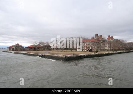 Ellis Island, New York, de l'eau Banque D'Images