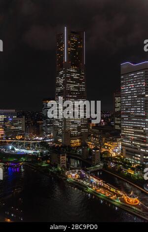 Vue de nuit sur la tour du site de Yokohama depuis la roue ferris Cosmo Clock 21, Japon Banque D'Images