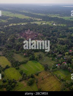 Vue aérienne de Pre RUP au coucher du soleil, à l'est d'Angkor Wat, Siem Reap, Cambodge. Banque D'Images