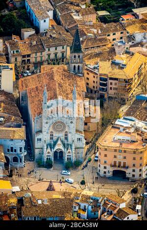 Photo aérienne, cath. Église de Saint-Bartholomew, Església parroquial de Sant Bartomeu de Sóller, Sóller, Europe, Iles Baléares, Espagne Banque D'Images