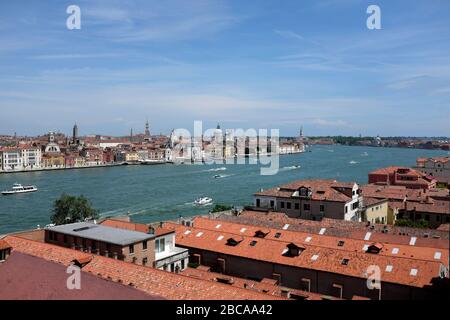 Giudecca Island en face de Venise - Hilton Hotel Skyline Rooftop Bar Banque D'Images