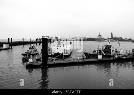 Port de Cuxhaven en hiver, bateaux pilotes Banque D'Images