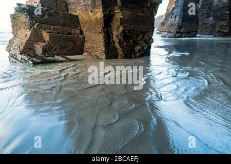 Espagne, côte nord, Galice, parc national, plage cathédrale, Playa de las Catedrales, monument naturel, ambiance de soirée Banque D'Images