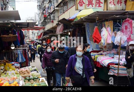 Marchés à Mong Kok durant la pandémie de Covid-10 en avril 2020. Banque D'Images