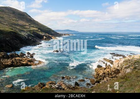 Espagne, côte nord, Galice, Costa da Morte, Praia dos Cristais, côte rocheuse Banque D'Images