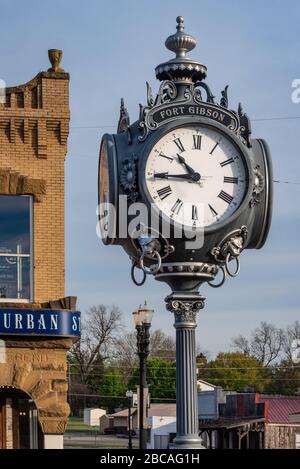 Horloge postale dans le centre-ville historique de fort Gibson, la plus ancienne ville d'Oklahoma. (ÉTATS-UNIS) Banque D'Images