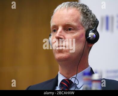 Bucarest, Roumanie - 13 février 2020: Andrew McDowell Vice-président de la Banque européenne d'investissement assiste à une conférence sur l'investissement à Bucarest. Banque D'Images