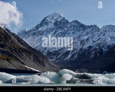 Aoraki (Mont Cook) depuis le lac glaciaire Hooker Banque D'Images