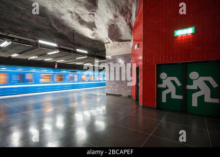 Suède, Stockholm, métro Stockhom, station Universitetet, portes de sortie d'urgence Banque D'Images