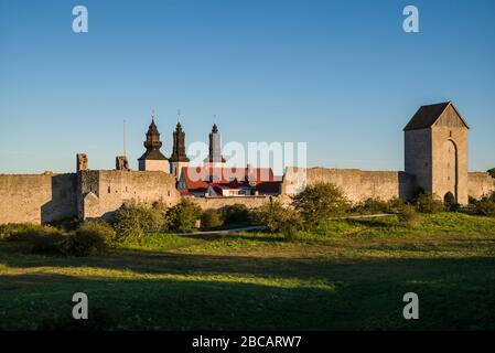 Suède, île Gotland, Visby, mur de ville du XIIe siècle, mur de ville le plus complet en Europe, tour Osterport Banque D'Images