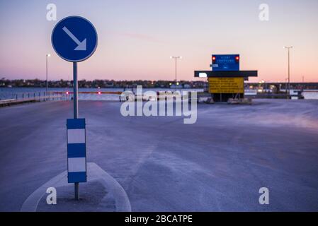 Suède, île de Faro, Broa, atterrissage du ferry de Gotland, crépuscule Banque D'Images