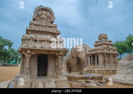 Temple du Seashore, Ganesh Ratha, Five Rathas, Arjuna penance sont patrimoine mondial de l'UNESCO situé à Mamallapuram aka Mahabalipuram dans Tamil Nadu, Ind Banque D'Images